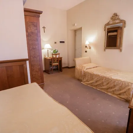 Hosianum Palace בית הארחה 3*