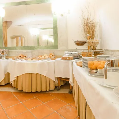 Pensión Hosianum Palace 3*