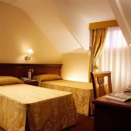 Pensión Hosianum Palace 3*